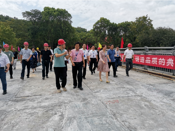 市政要聞 | 湖南工商大學(xué)黨委書記陳曉紅院士、長沙市公共工程建設(shè)中心總工劉學(xué)武帶隊(duì)赴湖南工商大學(xué)跨桐梓坡路過街天橋項(xiàng)目考察調(diào)研